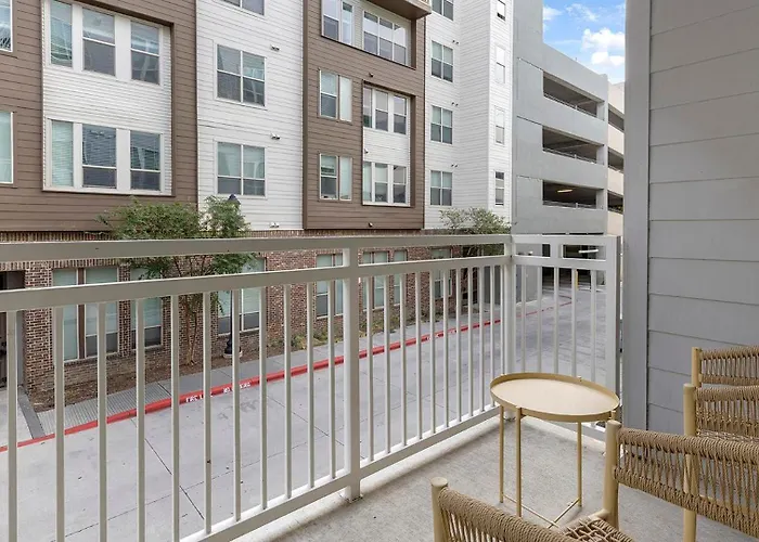 Landing Modern In Bricktown Apartment