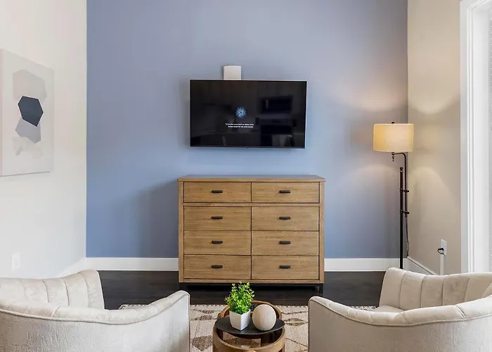 Landing Amazing Studio In Bricktown *